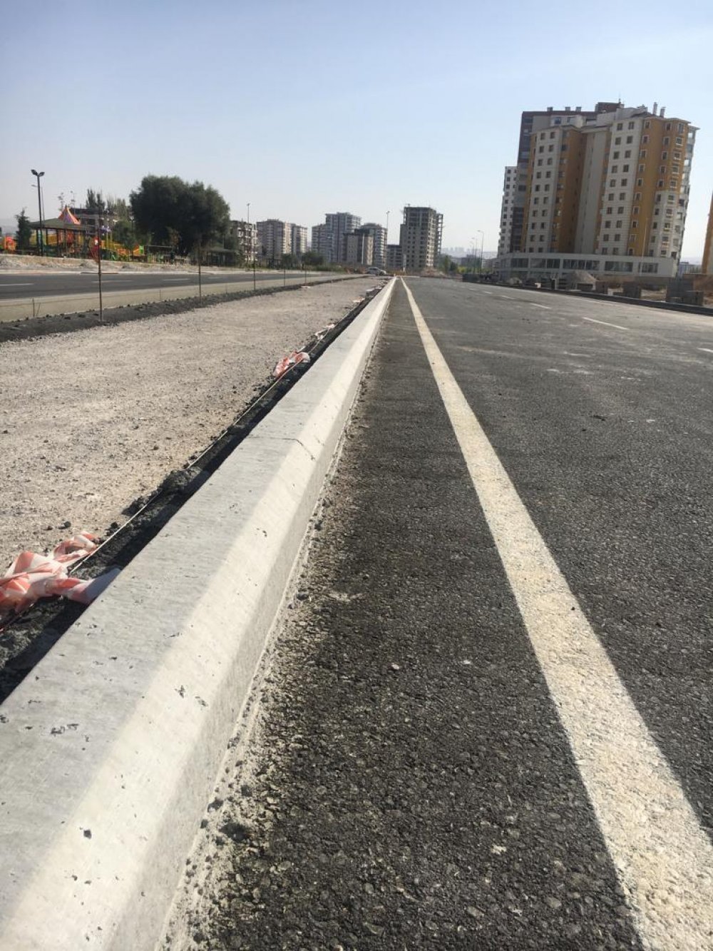 KAYSERİ BÜYÜKŞEHİR BELEDİYESİ YAKUT MAHALLESİ KAYAR KALIPLI BETON BORDÜR YAPILMASI İŞİ